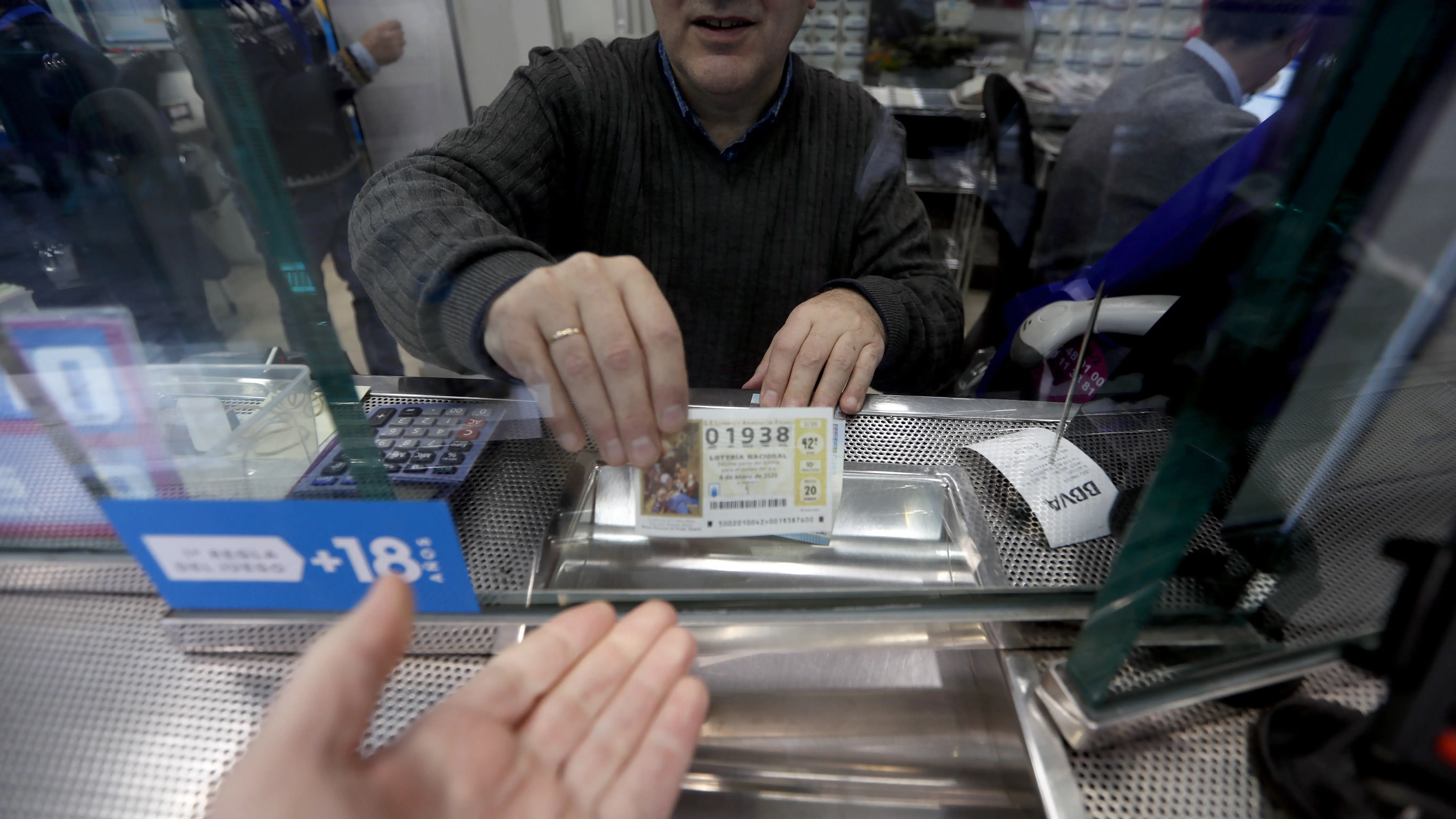 Euromillones cambiará la forma de repartir los 230 millones de euros si nadie lo gana hasta el viernes Euromillones cambiará la forma de repartir los 230 millones de euros si nadie lo gana hasta el viernes