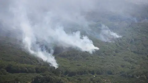 Imagen aérea del avance del incendio en el Valle del Jerte Imagen aérea del avance del incendio en el Valle del Jerte
