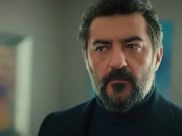 Akif, acorralado ante las preguntas de Nebahat: "¿Desde cuándo estáis juntos Suzan y tú?" Akif, acorralado ante las preguntas de Nebahat: "¿Desde cuándo estáis juntos Suzan y tú?"