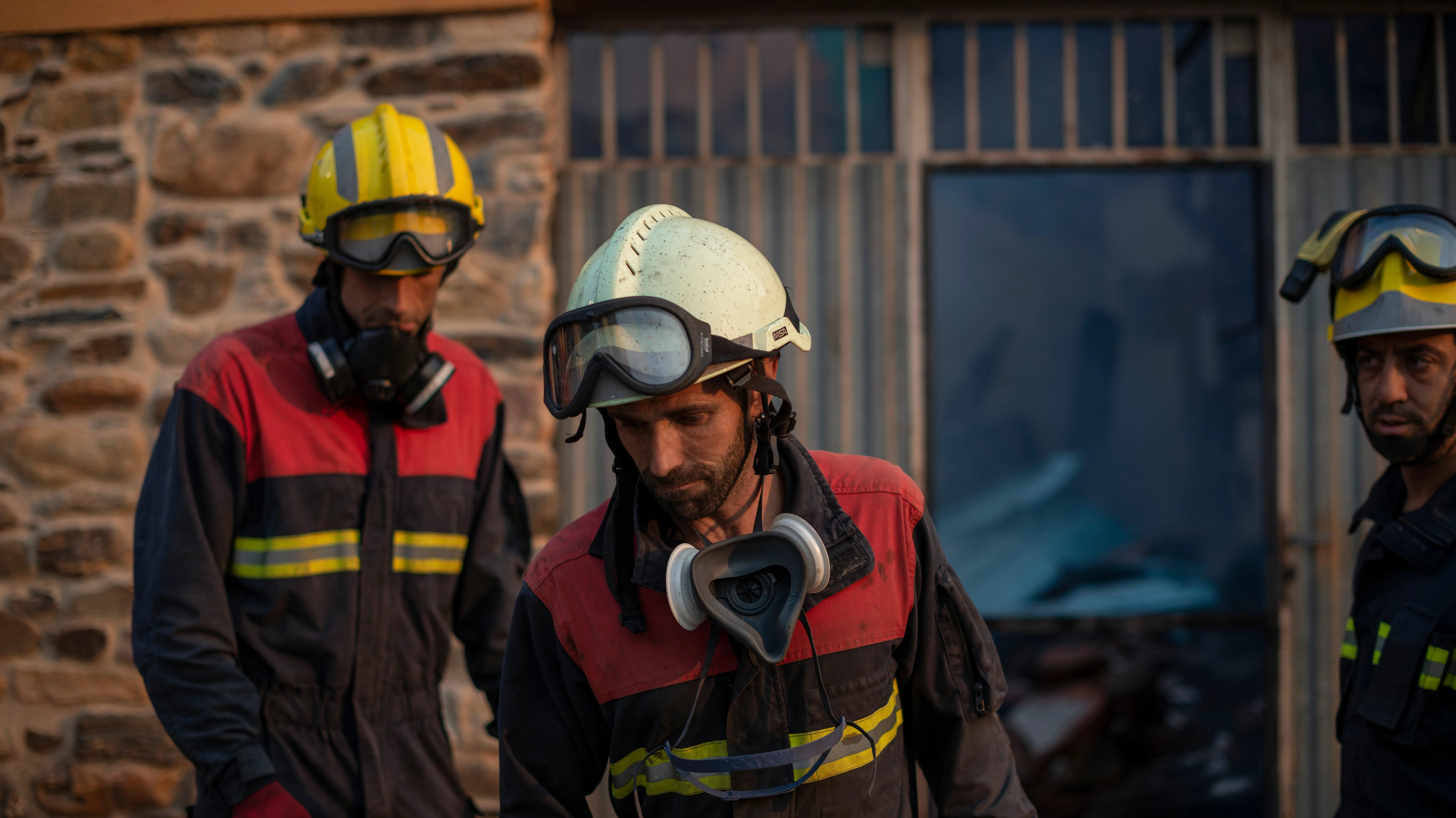 Los bomberos de Castilla y León se quejan de la comida que reciben mientras combaten los incendios y mandan un mensaje al Chef José Andrés Los bomberos de Castilla y León se quejan de la comida que reciben mientras combaten los incendios y mandan un mensaje al Chef José Andrés