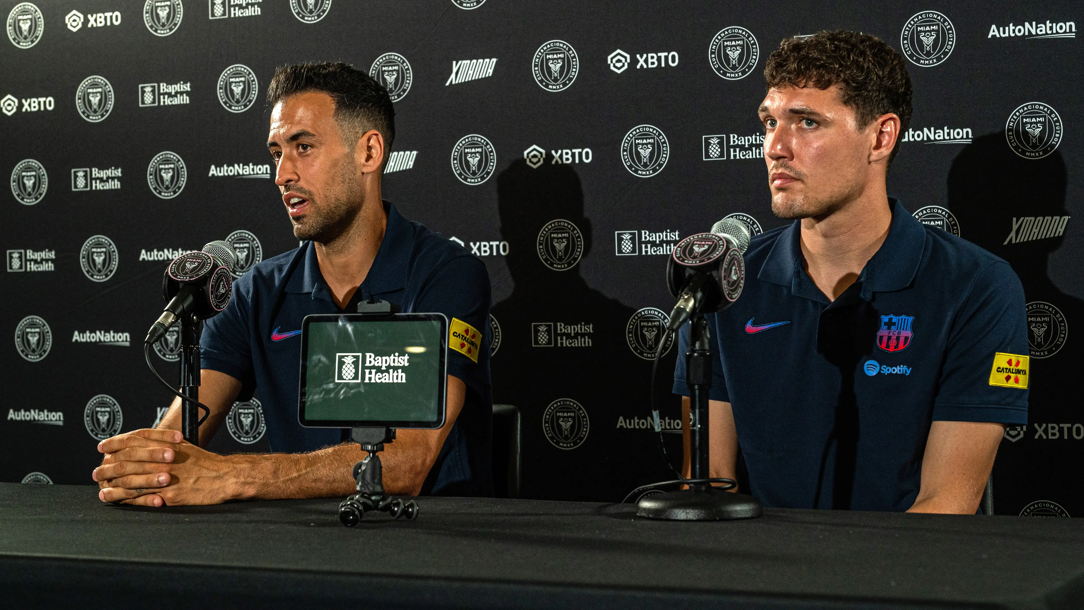 Sergio Busquets y Andreas Christensen, en la rueda de prensa en Miami Sergio Busquets y Andreas Christensen, en la rueda de prensa en Miami