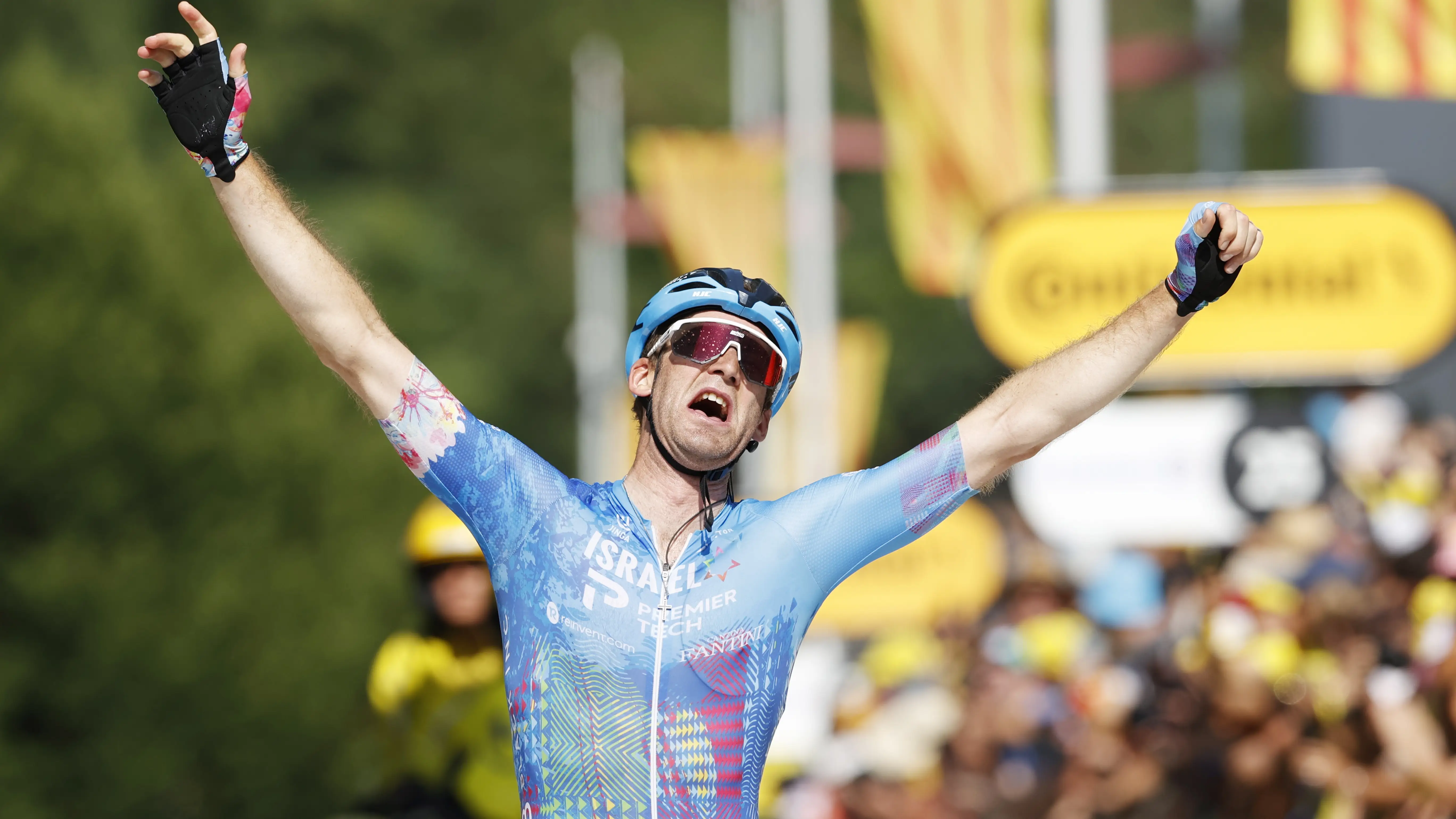 Hugo Houle celebra su triunfo en la 16ª etapa del Tour de Francia con final en Foix Hugo Houle celebra su triunfo en la 16ª etapa del Tour de Francia con final en Foix