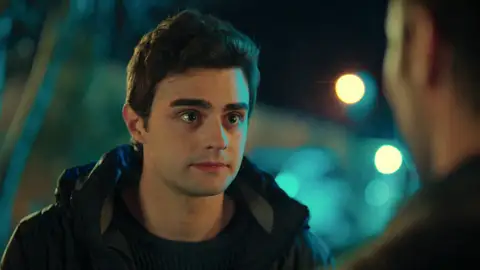 La confesión de Ömer que deja a Kadir sin palabras: “Me gusta mucho Melisa” La confesión de Ömer que deja a Kadir sin palabras: “Me gusta mucho Melisa”