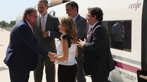 Pedro Sánchez y el rey Felipe VI inauguran la línea de Alta Velocidad de Extremadura Pedro Sánchez y el rey Felipe VI inauguran la línea de Alta Velocidad de Extremadura