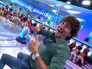 La particular versi&oacute;n de Patxi Salinas de &lsquo;Submarino amarillo&rsquo; en &lsquo;La Pista&rsquo; 