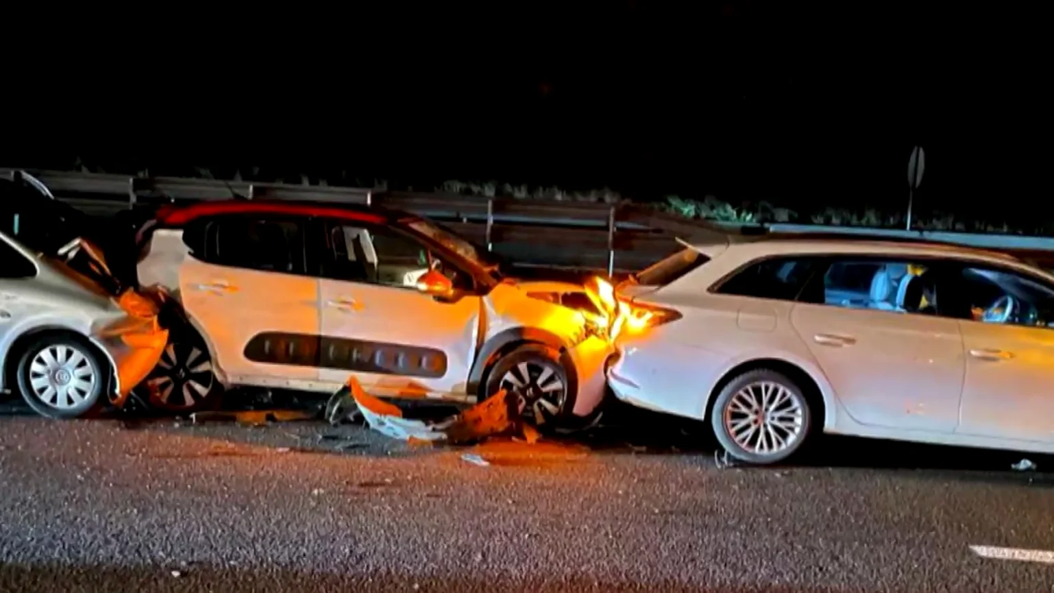 Colisión múltiple por el fuego en la A2 en Zaragoza Colisión múltiple por el fuego en la A2 en Zaragoza