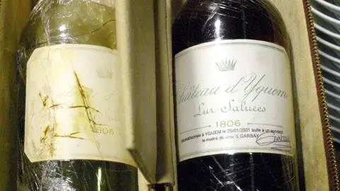 Dos de las 45 botellas de vino de la bodega Atrio de Cáceres Dos de las 45 botellas de vino de la bodega Atrio de Cáceres