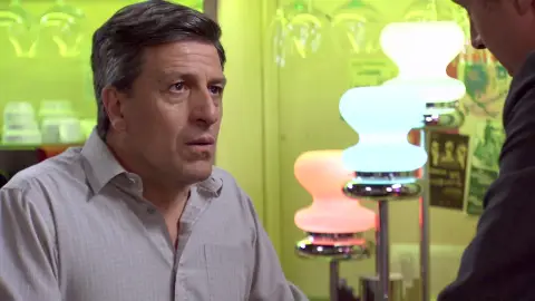 Ismael tiene información sobre Santiago que hará que Penélope cambie de opinión Ismael tiene información sobre Santiago que hará que Penélope cambie de opinión