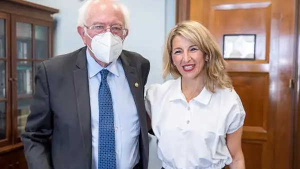 La vicepresidenta segunda del Gobierno, Yolanda D&iacute;az, este mi&eacute;rcoles, con el senador Bernie Sanders
