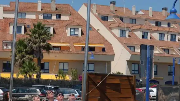 La bandera LGTBIQ+ en el puerto de Pontevedra La bandera LGTBIQ+ en el puerto de Pontevedra