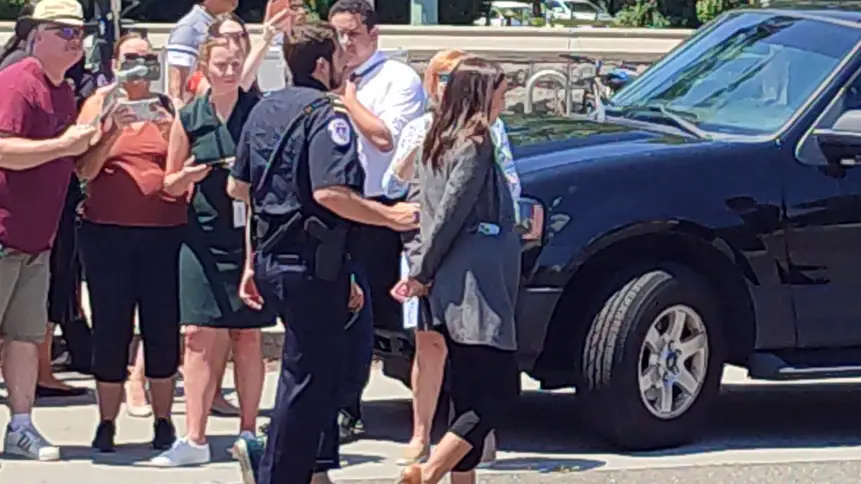 La congresista demócrata Alexandria Ocasio-Cortez es detenida por la Policía del Capitolio La congresista demócrata Alexandria Ocasio-Cortez es detenida por la Policía del Capitolio
