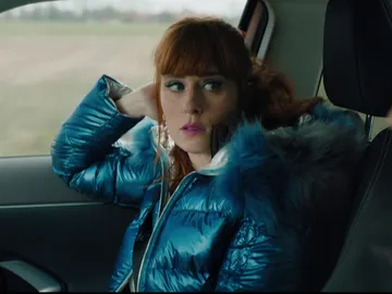 03_Lóbulos El descubrimiento de la implicación del círculo cercano de Elen Lecob en su estrangulamiento llevó a la brigada de Lille a centrar su investigación en cada uno de los familiares. El interrogatorio a los sobrinos de Lecob llevó a descubrir que el matrimonio tenía un “hija”, Siriel. Por ello, Morgane y Karadec quisieron reunir a Siriel con su “padre” para intentar recabar más información sobre el entorno de la víctima e intentar dar con el asesino. En ese encuentro Alvaro observa los lóbulos de Siriel y del marido de la víctima y ¡UALA! se da cuenta que no coinciden con los del matrimonio. Karadec al principio no encuentra sentido a ese fundamento, pero una magnífica explicación de Morgane sobre el funcionamiento de la genética demostró al comandante que su revelación se situaba en lo cierto. ¿Quiénes serán sus padres? ¿Estarán dentro del núcleo familiar? 03_Lóbulos El descubrimiento de la implicación del círculo cercano de Elen Lecob en su estrangulamiento llevó a la brigada de Lille a centrar su investigación en cada uno de los familiares. El interrogatorio a los sobrinos de Lecob llevó a descubrir que el matrimonio tenía un “hija”, Siriel. Por ello, Morgane y Karadec quisieron reunir a Siriel con su “padre” para intentar recabar más información sobre el entorno de la víctima e intentar dar con el asesino. En ese encuentro Alvaro observa los lóbulos de Siriel y del marido de la víctima y ¡UALA! se da cuenta que no coinciden con los del matrimonio. Karadec al principio no encuentra sentido a ese fundamento, pero una magnífica explicación de Morgane sobre el funcionamiento de la genética demostró al comandante que su revelación se situaba en lo cierto. ¿Quiénes serán sus padres? ¿Estarán dentro del núcleo familiar?