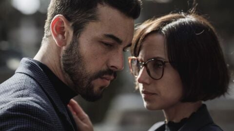 Mario Casas y Aura Garrido en 'El inocente'