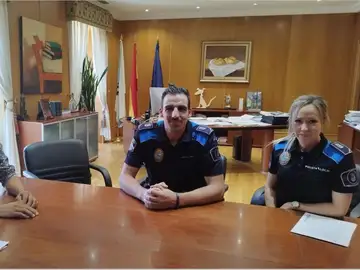 Los policías locales que salvaron la vida al hombre Los policías locales que salvaron la vida al hombre