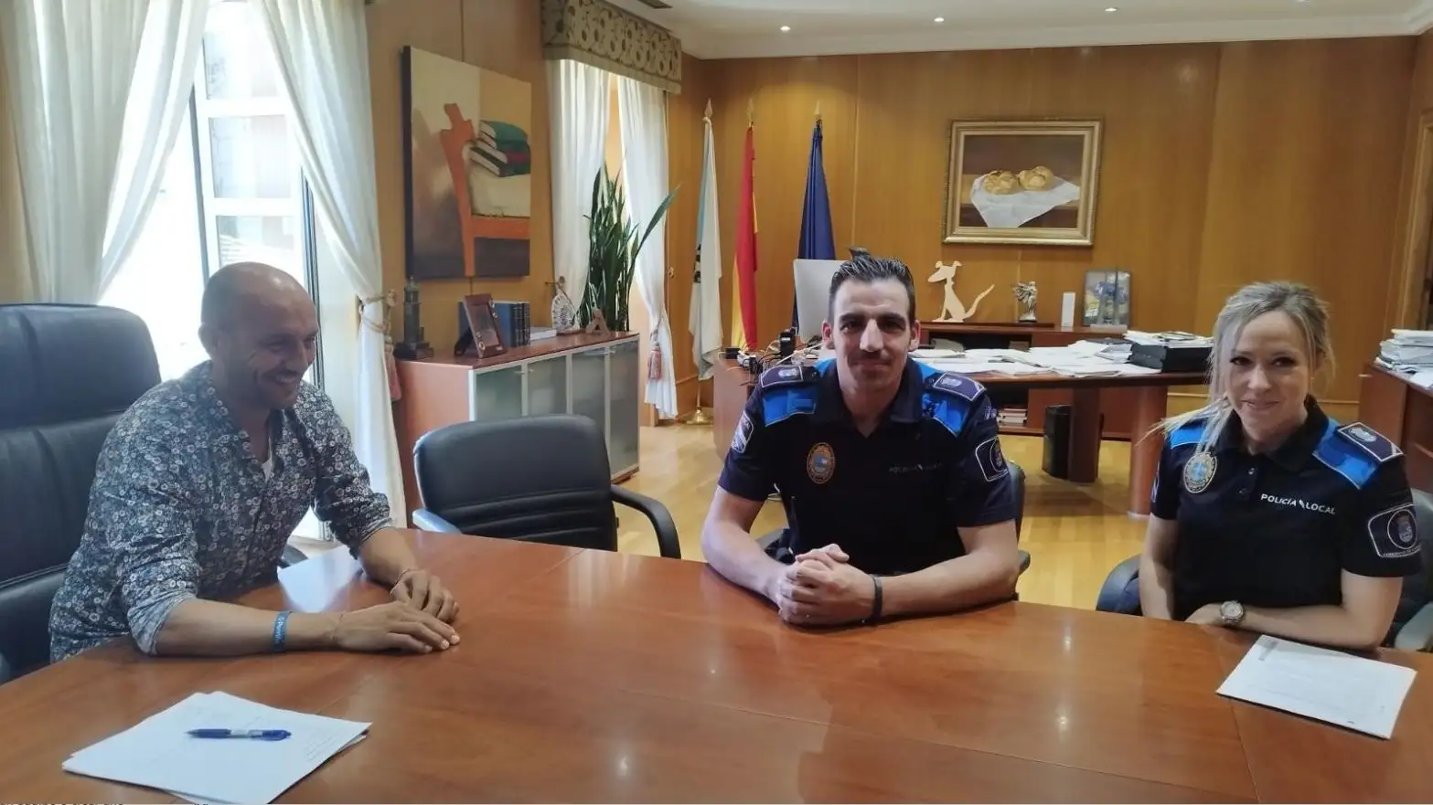 Los policías locales que salvaron la vida al hombre Los policías locales que salvaron la vida al hombre