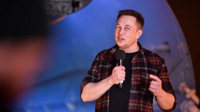 El padre de Elon Musk pretende donar su esperma a mujeres de clase alta
