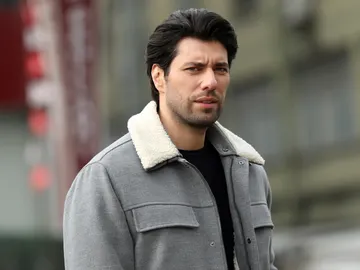 Descubrimos a Serhat Parıl, el actor que interpreta a Onur en ‘Infiel’ y que viene dispuesto a revolucionarlo todo Descubrimos a Serhat Parıl, el actor que interpreta a Onur en ‘Infiel’ y que viene dispuesto a revolucionarlo todo