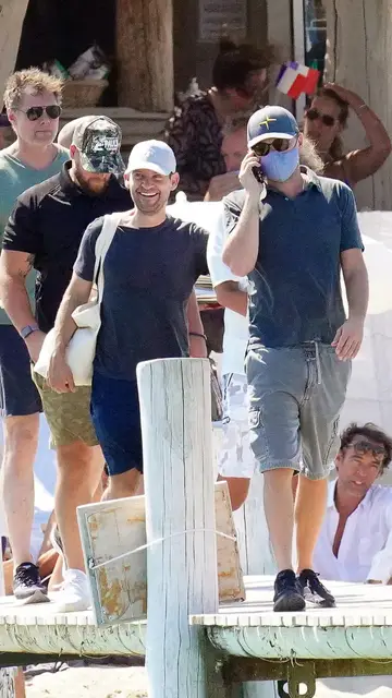 Tobey Maguire y Leonardo DiCaprio en Saint-Tropez Tobey Maguire y Leonardo DiCaprio en Saint-Tropez