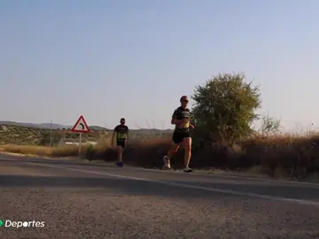Recorren corriendo los 1.085 kilómetros entre Luque y Santiago en un reto solidario contra la leucemia infantil Recorren corriendo los 1.085 kilómetros entre Luque y Santiago en un reto solidario contra la leucemia infantil