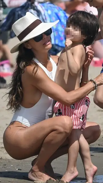 Eva Longoria y su hijo en Marbella Actress Eva Longoria and son Santiago Baston on holidays in Marbella, 18 July 2022