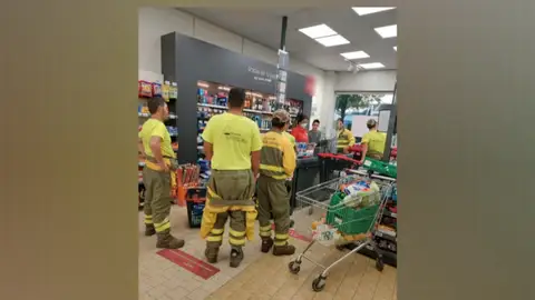 Bonito gesto de solidaridad de Mayte Velasco, cajera de un supermercado Bonito gesto de solidaridad de Mayte Velasco, cajera de un supermercado