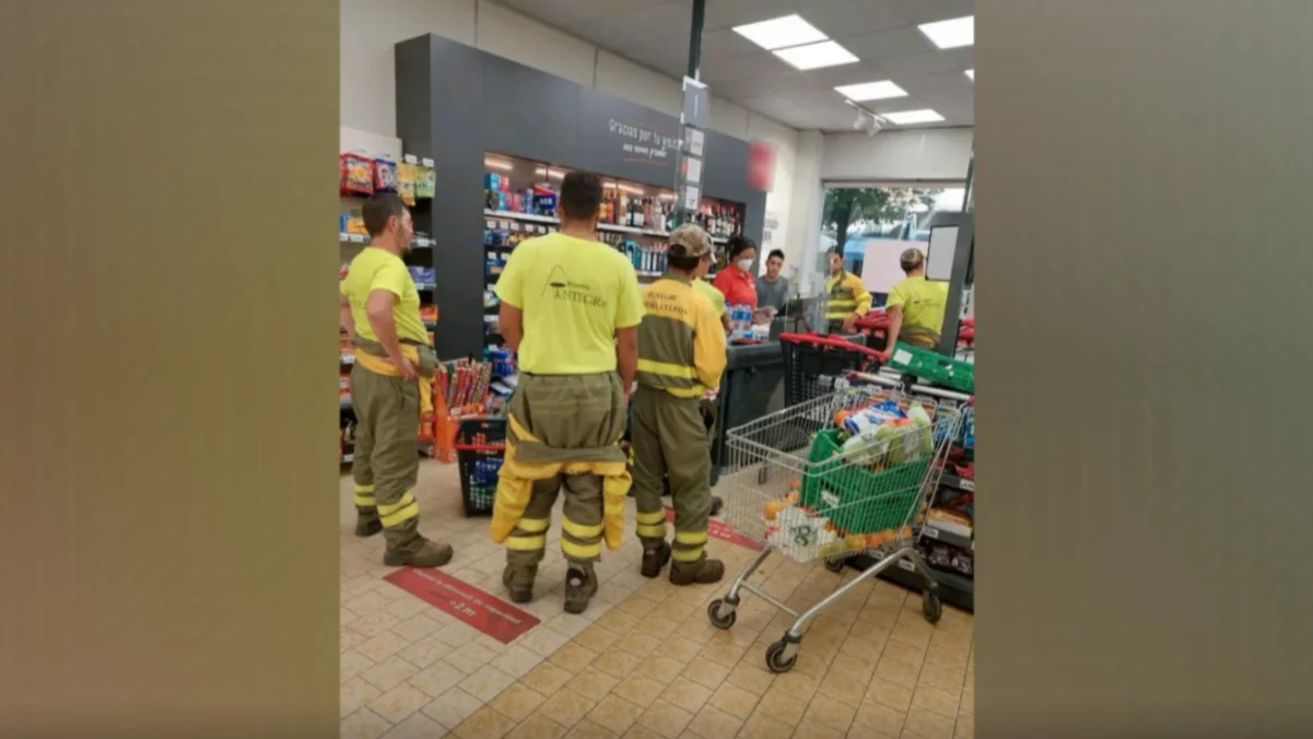 Bonito gesto de solidaridad de Mayte Velasco, cajera de un supermercado