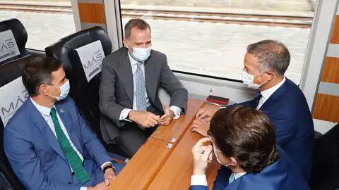 Felipe VI y Pedro Sánchez en la inauguración del AVE Felipe VI y Pedro Sánchez en la inauguración del AVE