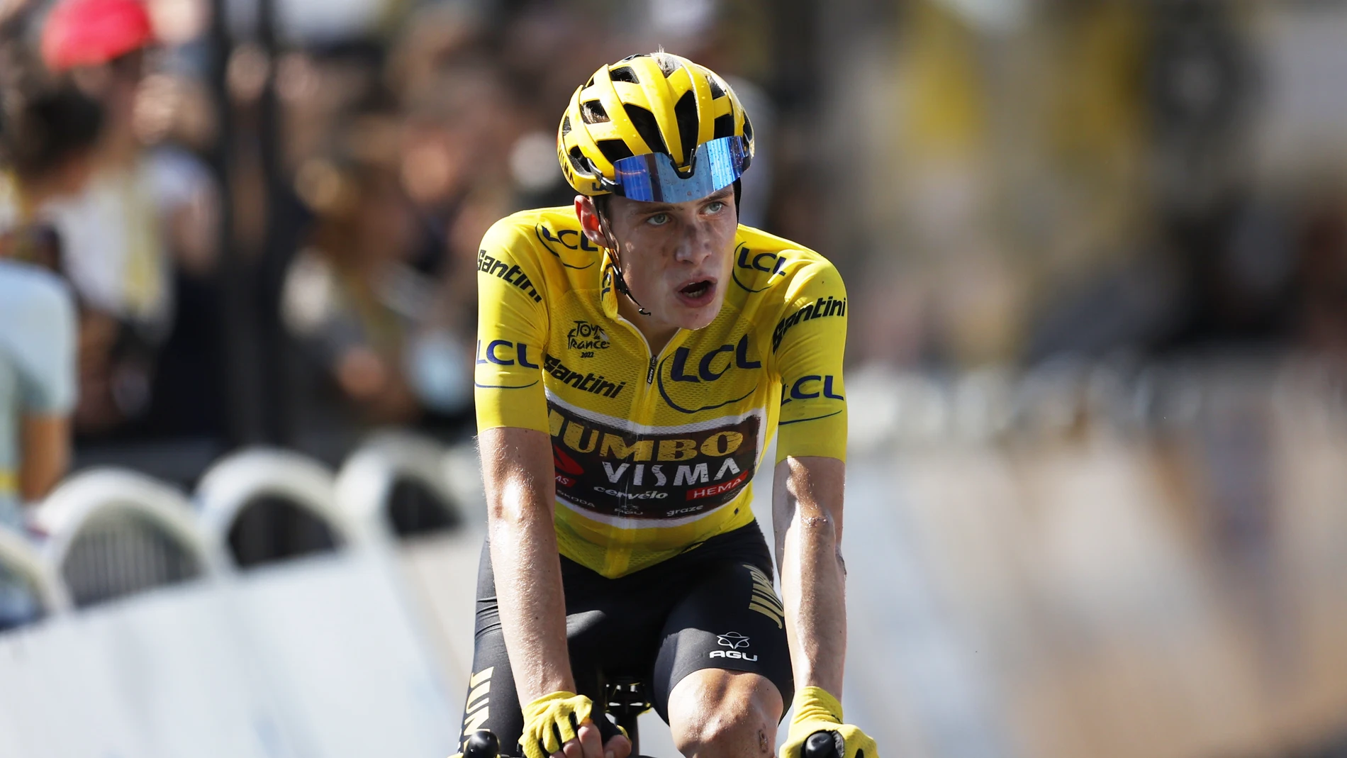 Vingegaard celebra su victoria en Hautacam en la 18ª etapa del Tour de Francia