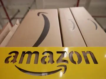 Logotipo de Amazon con paquetes Logotipo de Amazon con paquetes