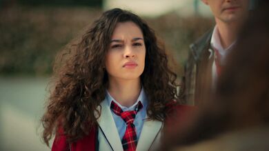 Esta noche en 'Hermanos': El bonito gesto de Oğulcan y Aybike con Asiye y Ömer