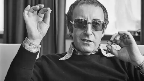 Peter Sellers Actor Peter Sellers gesticulando ante la cámara. Foto de stock