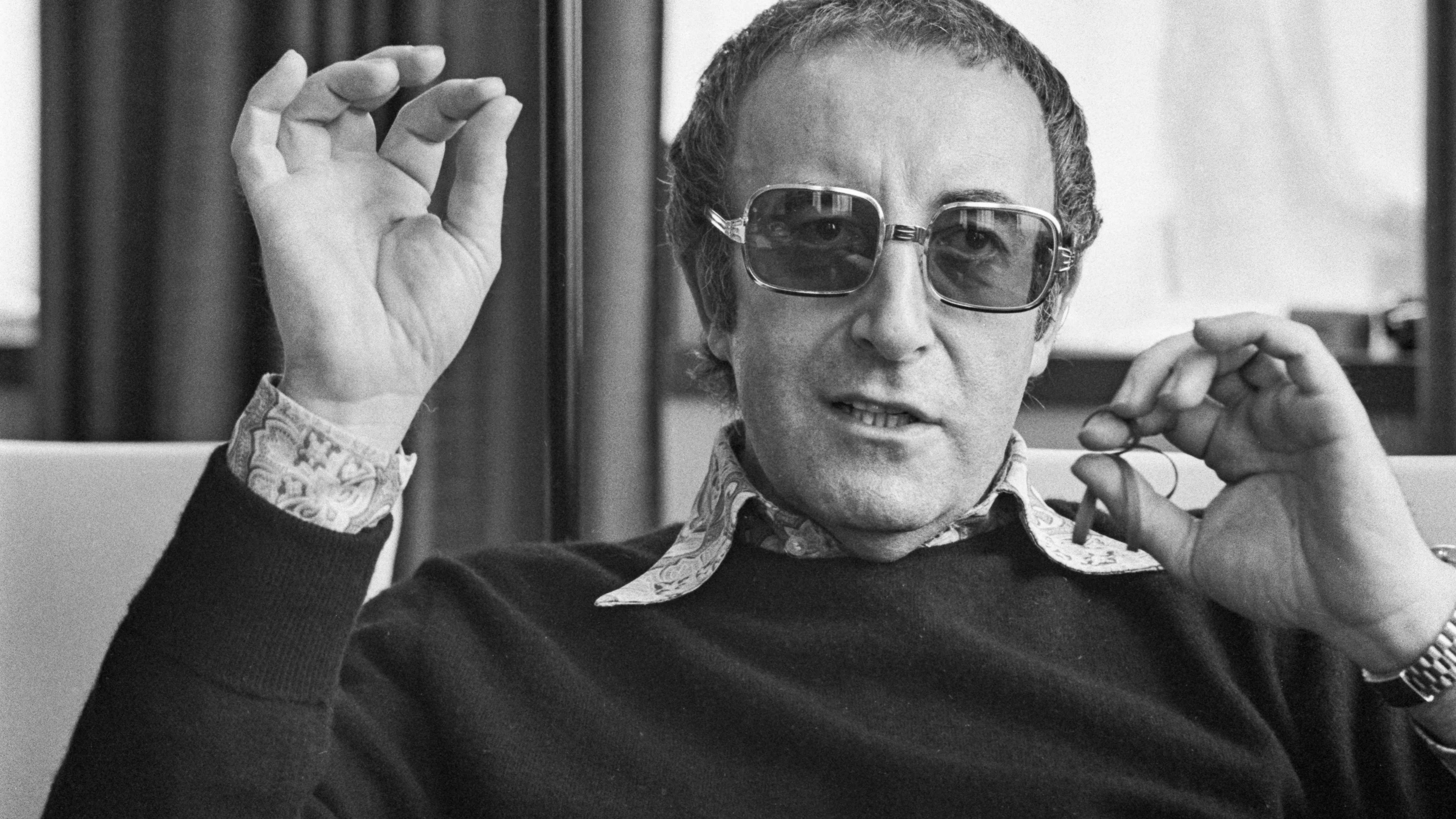 Actor Peter Sellers gesticulando ante la c&aacute;mara. Foto de stock