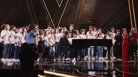Lágrimas y pelos de punta: los 60 talents de ‘La Voz Kids’ impresionan al ritmo de ‘Adiós’ con Pablo López y Sebastián Yatra Lágrimas y pelos de punta: los 60 talents de ‘La Voz Kids’ impresionan al ritmo de ‘Adiós’ con Pablo López y Sebastián Yatra