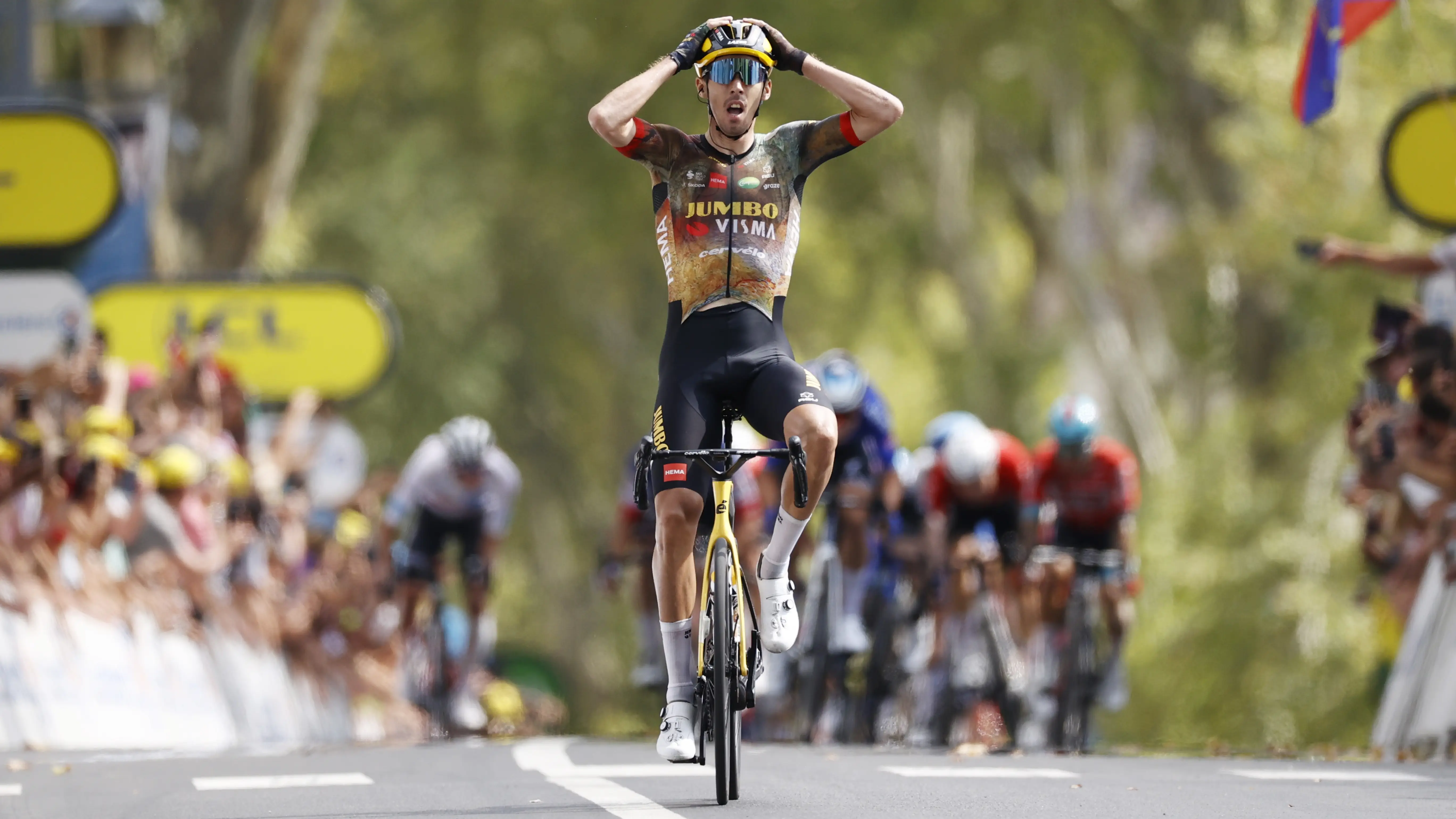 Christophe Laporte celebra su triunfo en la 19ª etapa del Tour de Francia 2022 con final en Cahors Christophe Laporte celebra su triunfo en la 19ª etapa del Tour de Francia 2022 con final en Cahors