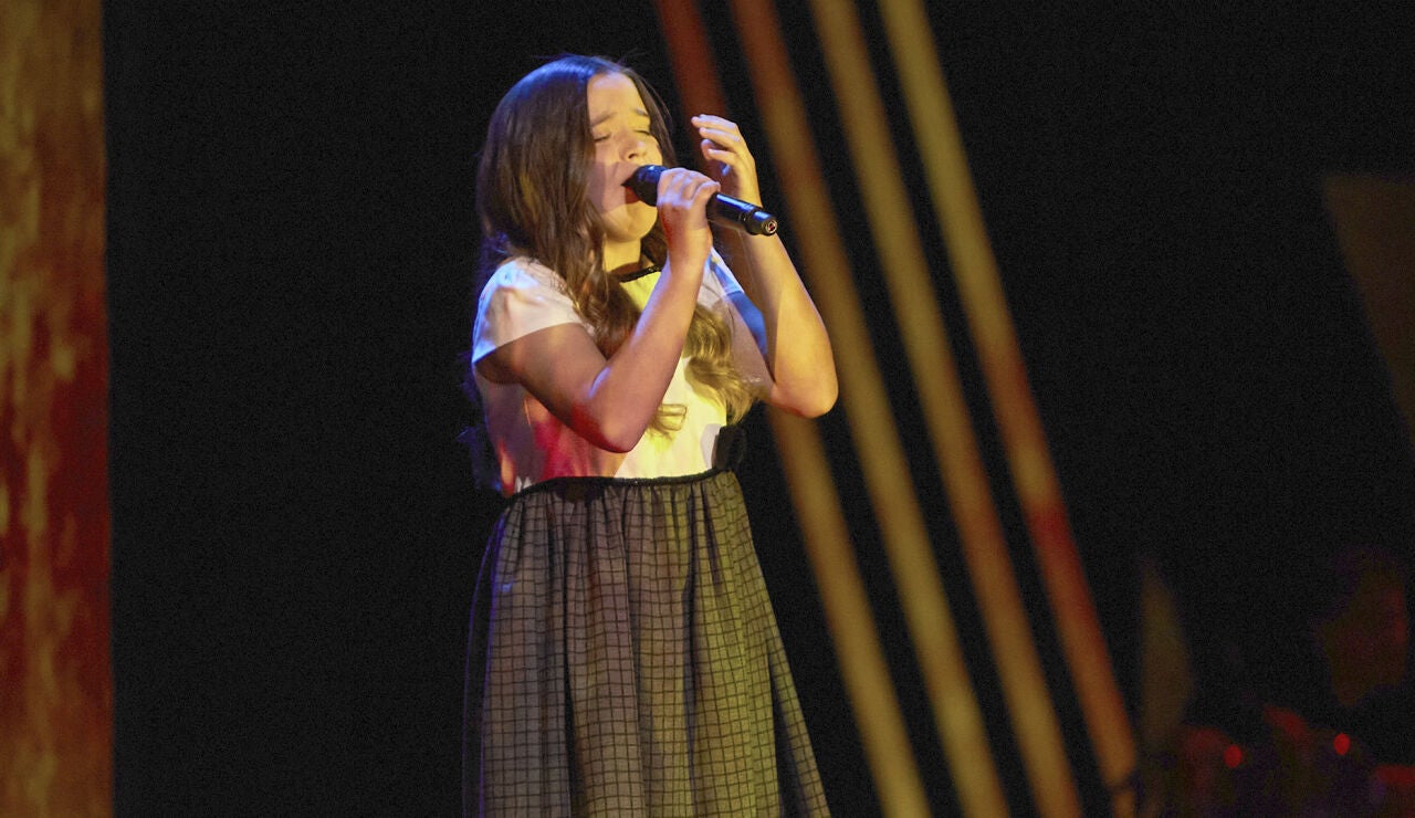 El impresionante homenaje de la pequeña Triana Jiménez cantando ‘Torre de arena’ en la Final de ‘La Voz Kids’  