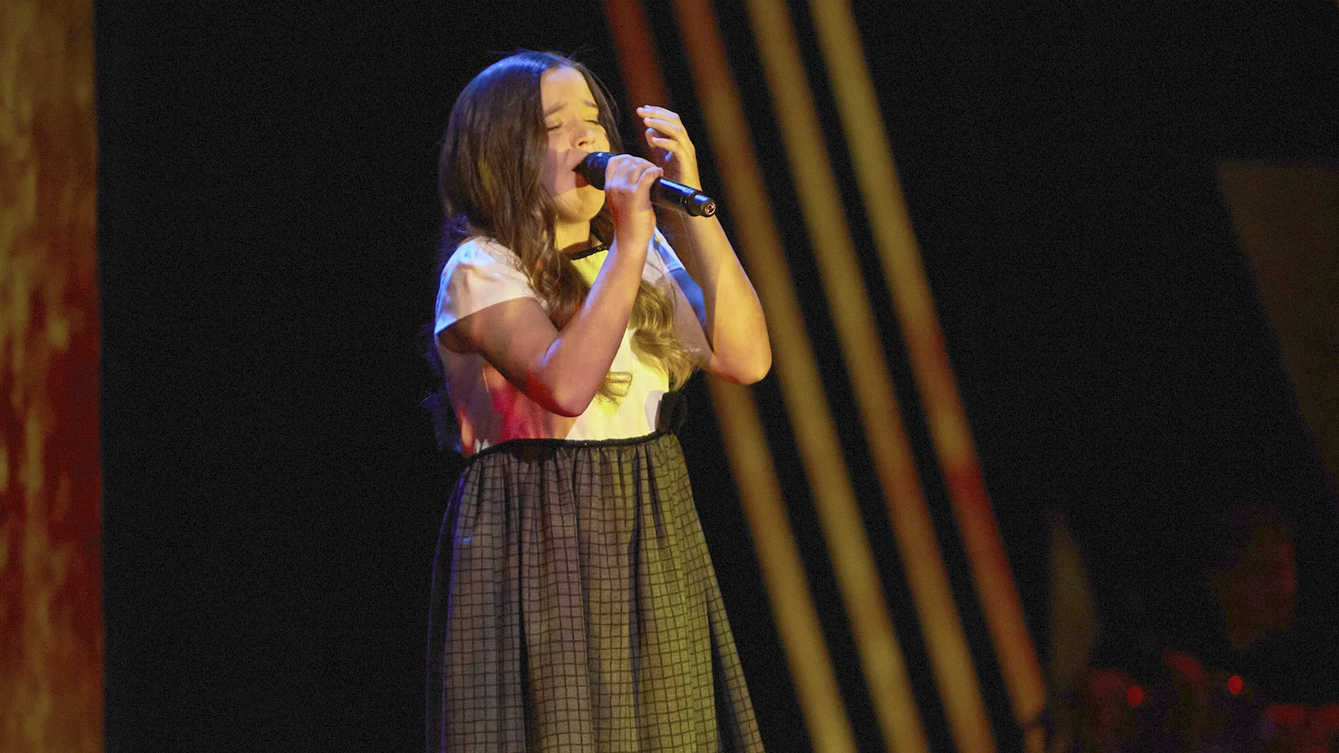 El impresionante homenaje de la pequeña Triana Jiménez cantando ‘Torre de arena’ en la Final de ‘La Voz Kids’  
