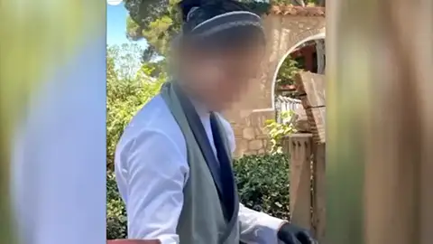 Suspenden de empleo y sueldo a 18 empleadas de un catering de Valencia por negarse a llevar una cofia Suspenden de empleo y sueldo a 18 empleadas de un catering de Valencia por negarse a llevar una cofia