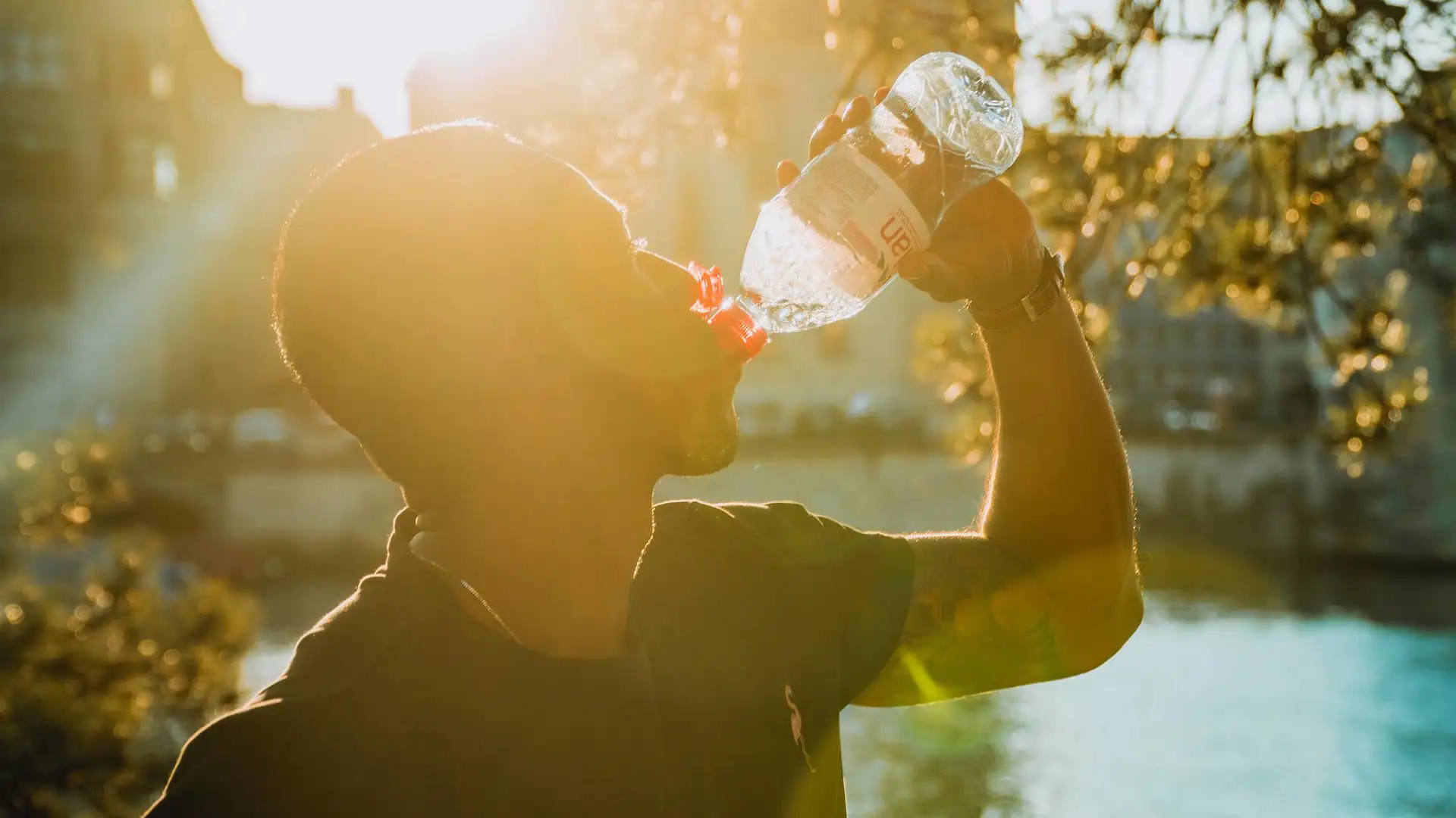 Despedido por pedir una botella de agua Despedido por pedir una botella de agua