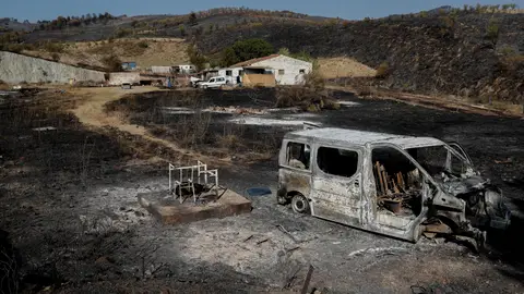 Vehículos calcinados en la localidad zaragozana de Atec Vehículos calcinados en la localidad zaragozana de Atec
