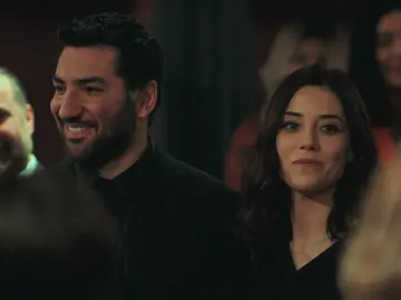 Avance de 'Infiel': Asya y Aras siguen adelante con sus planes de boda mientras una impactante muerte entristece a todos en Tekirdağ Avance de 'Infiel': Asya y Aras siguen adelante con sus planes de boda mientras una impactante muerte entristece a todos en Tekirdağ