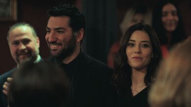 Esta noche en 'Infiel': Leyla, sin palabras al descubrir que Ali ya sabía que Asya planeaba casarse con Aras 