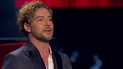 David Bisbal, obligado a confesar una traviesa anécdota de su juventud: "Más de un cubo de agua nos hemos llevado por tu culpa" David Bisbal, obligado a confesar una traviesa anécdota de su juventud: "Más de un cubo de agua nos hemos llevado por tu culpa"