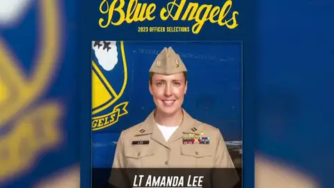Amanda Lee se convierte en la primera mujer piloto del escuadrón aéreo 'Blue Angels' Amanda Lee se convierte en la primera mujer piloto del escuadrón aéreo 'Blue Angels'