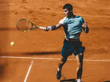 Alcaraz se entona ante Molcan y jugará en Hamburgo su 6º final ATP Alcaraz se entona ante Molcan y jugará en Hamburgo su 6º final ATP
