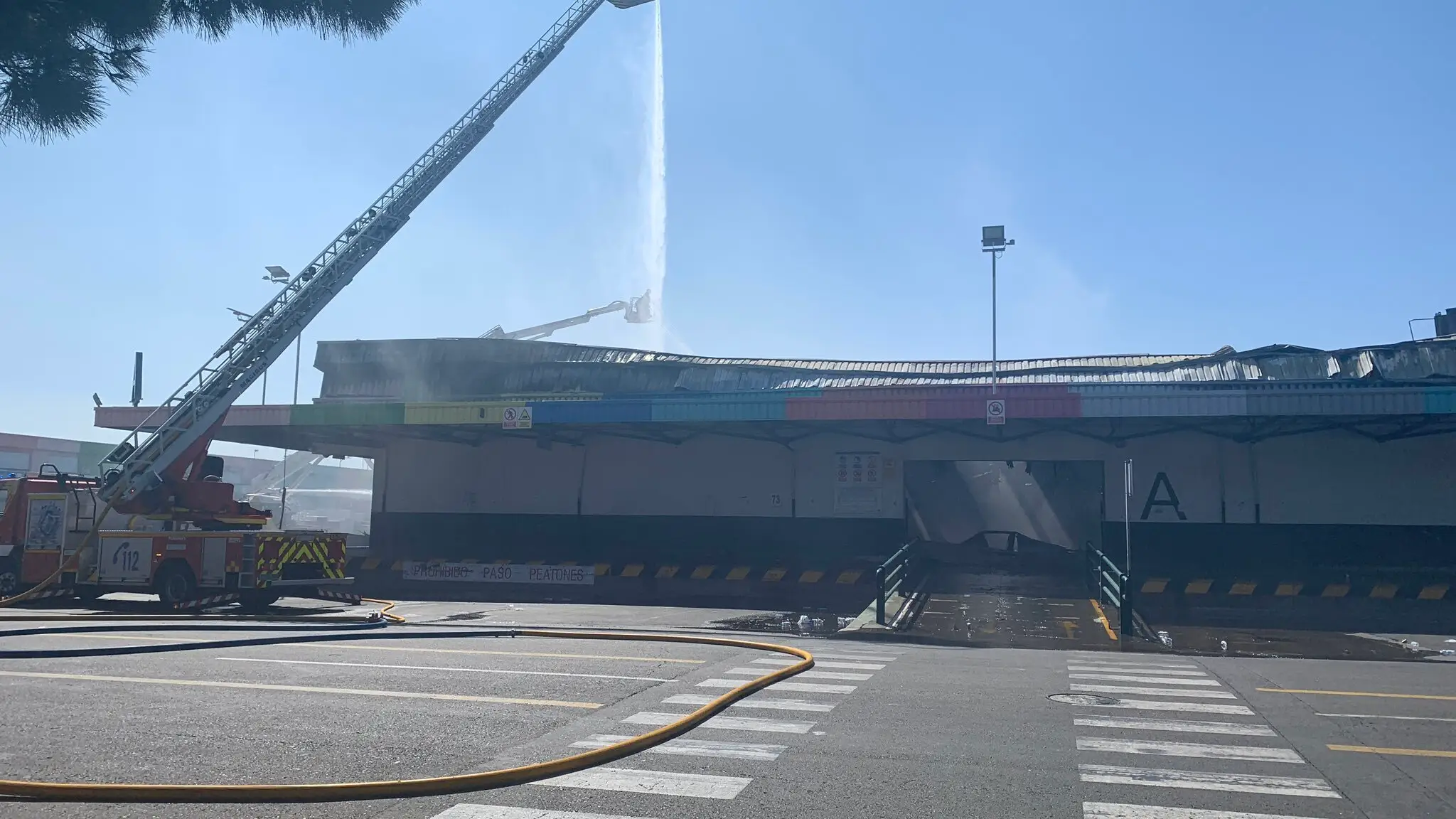 Se ha controlado el incendio de Mercamadrid/ Emergencias Madrid Se ha controlado el incendio de Mercamadrid/ Emergencias Madrid