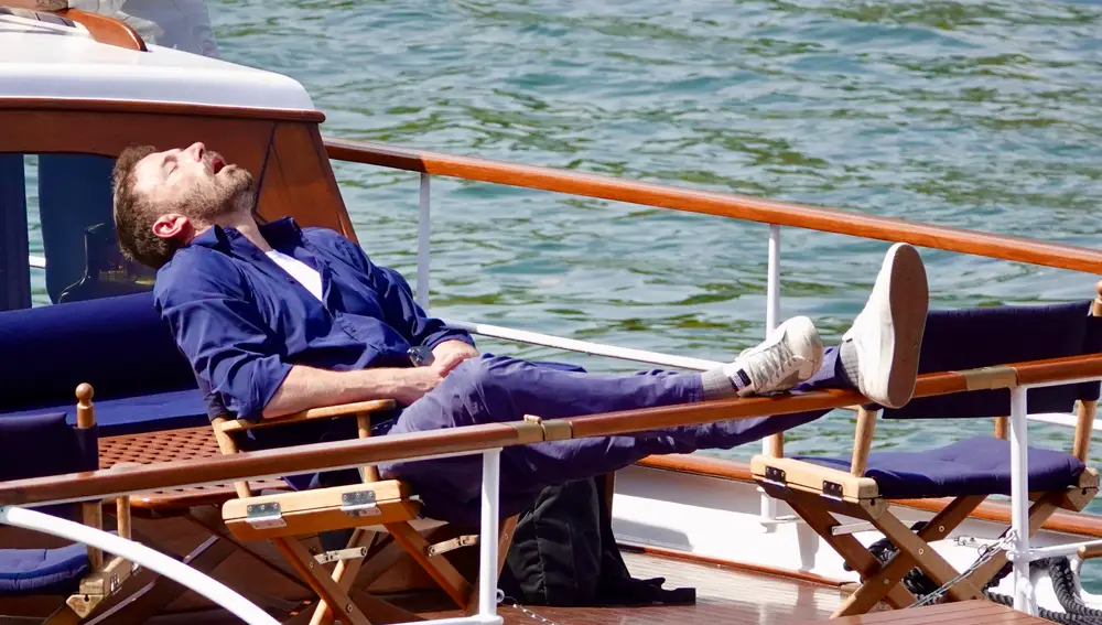 Ben Affleck se queda durmiendo en su luna de miel