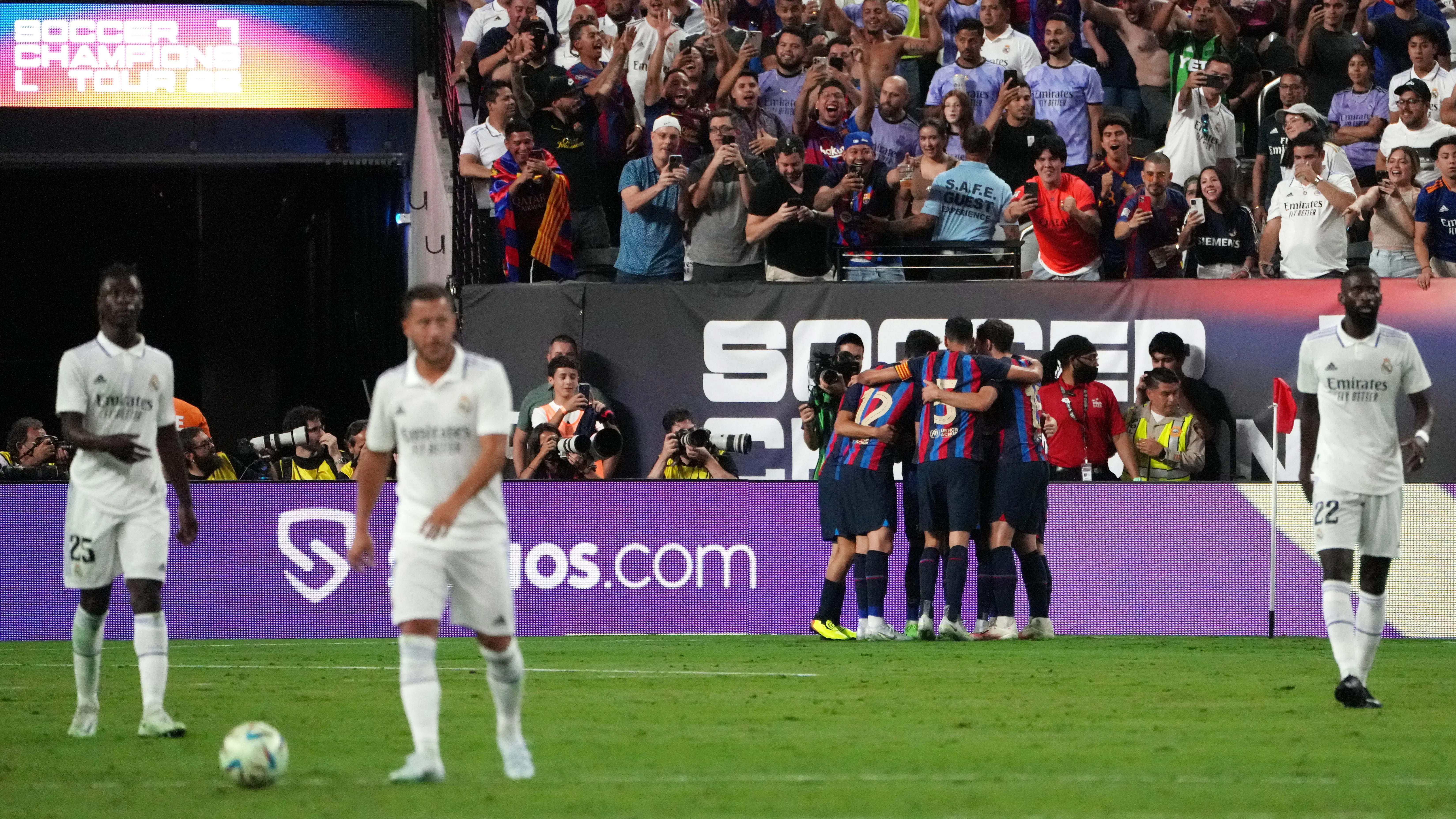 El Bar&ccedil;a se impuso al Madrid con un golazo de Raphinha en el Cl&aacute;sico de pretemporada