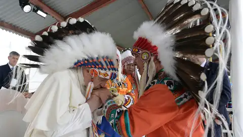 El papa Francisco con la comunidad indígena El papa Francisco con la comunidad indígena