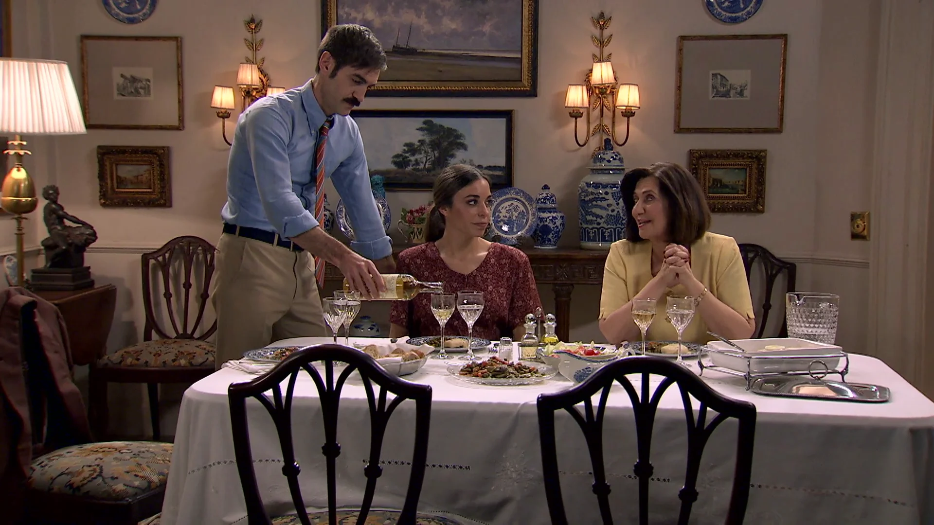 La velada entre Carmen, Coral y Raúl La velada entre Carmen, Coral y Raúl