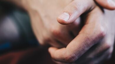 Diagnostican cáncer a una mujer que pensaba que le picaban las manos por los productos de limpieza